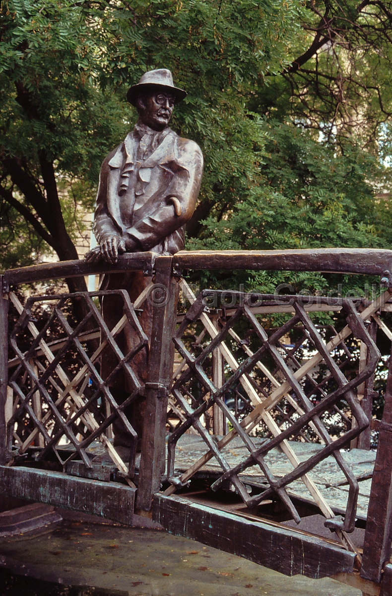 Imre Nagy Statue, Budapest, Hungary
(cod:Budapest 16)